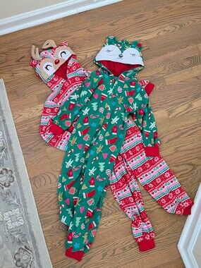 (2) Max & Olivia Full-Zip Holiday PJs